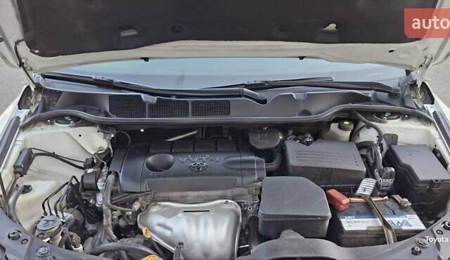 Белый Тойота Венза, объемом двигателя 2.7 л и пробегом 215 тыс. км за 13700 $, фото 18 на Automoto.ua
