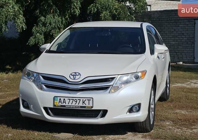 Белый Тойота Венза, объемом двигателя 2.67 л и пробегом 207 тыс. км за 12700 $, фото 1 на Automoto.ua