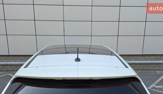 Белый Тойота Венза, объемом двигателя 2.7 л и пробегом 215 тыс. км за 13700 $, фото 6 на Automoto.ua