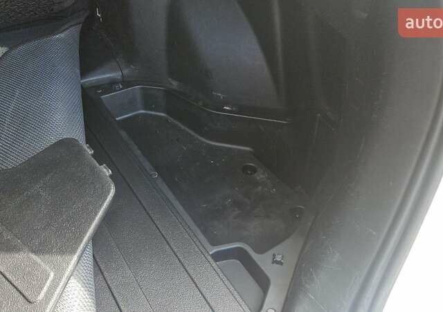 Белый Тойота Венза, объемом двигателя 2.67 л и пробегом 207 тыс. км за 12700 $, фото 21 на Automoto.ua