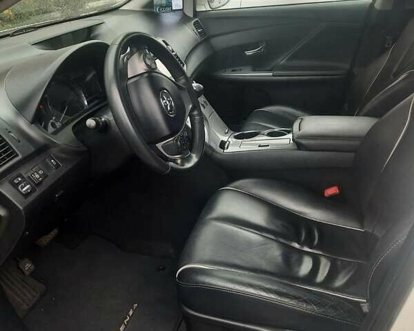 Белый Тойота Венза, объемом двигателя 2.7 л и пробегом 192 тыс. км за 16800 $, фото 4 на Automoto.ua