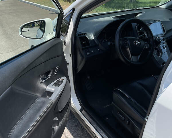 Белый Тойота Венза, объемом двигателя 2.7 л и пробегом 148 тыс. км за 17800 $, фото 8 на Automoto.ua