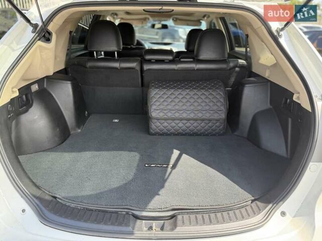 Белый Тойота Венза, объемом двигателя 2.7 л и пробегом 115 тыс. км за 15977 $, фото 12 на Automoto.ua