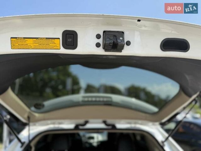 Белый Тойота Венза, объемом двигателя 2.7 л и пробегом 115 тыс. км за 15977 $, фото 13 на Automoto.ua