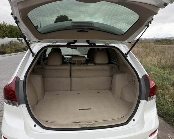 Белый Тойота Венза, объемом двигателя 2.67 л и пробегом 237 тыс. км за 18000 $, фото 9 на Automoto.ua