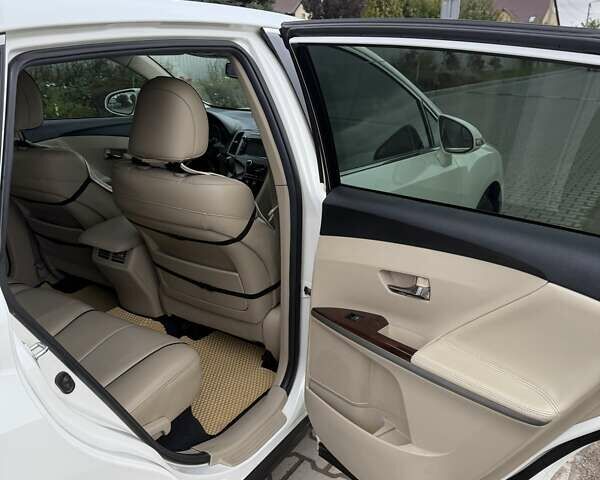 Белый Тойота Венза, объемом двигателя 2.67 л и пробегом 237 тыс. км за 18000 $, фото 8 на Automoto.ua