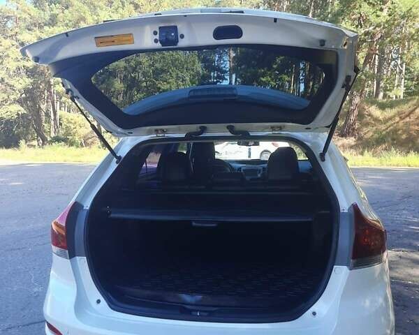 Белый Тойота Венза, объемом двигателя 2.7 л и пробегом 192 тыс. км за 16800 $, фото 2 на Automoto.ua