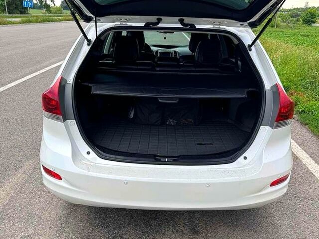 Белый Тойота Венза, объемом двигателя 2.7 л и пробегом 190 тыс. км за 15000 $, фото 2 на Automoto.ua