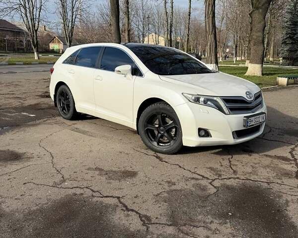 Белый Тойота Венза, объемом двигателя 2.7 л и пробегом 137 тыс. км за 17000 $, фото 1 на Automoto.ua