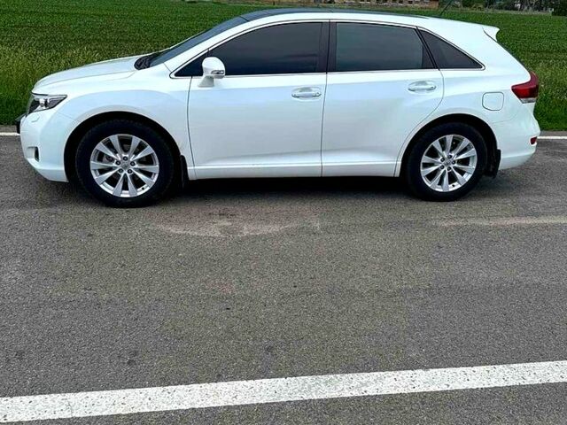 Белый Тойота Венза, объемом двигателя 2.7 л и пробегом 190 тыс. км за 15000 $, фото 1 на Automoto.ua