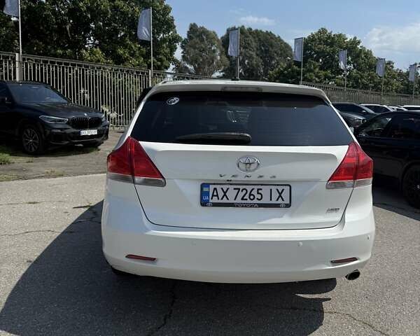Белый Тойота Венза, объемом двигателя 2.7 л и пробегом 115 тыс. км за 15977 $, фото 2 на Automoto.ua