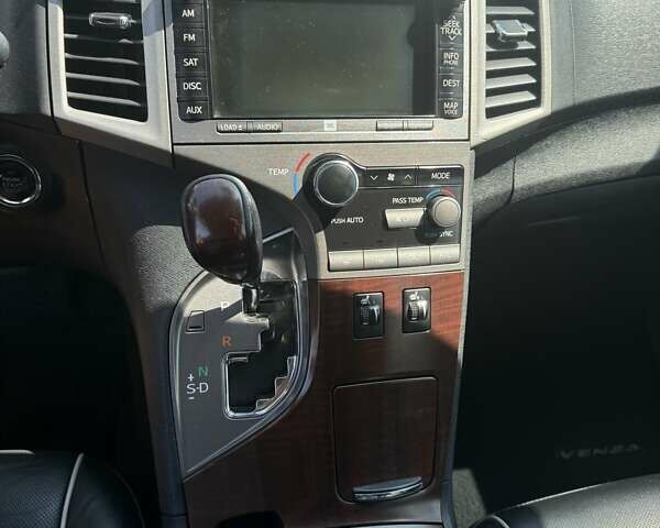 Белый Тойота Венза, объемом двигателя 2.7 л и пробегом 115 тыс. км за 15977 $, фото 7 на Automoto.ua