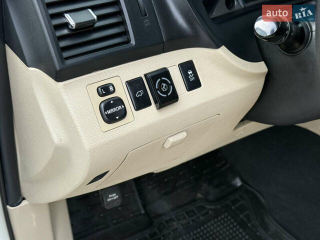 Белый Тойота Венза, объемом двигателя 2.7 л и пробегом 127 тыс. км за 15300 $, фото 14 на Automoto.ua