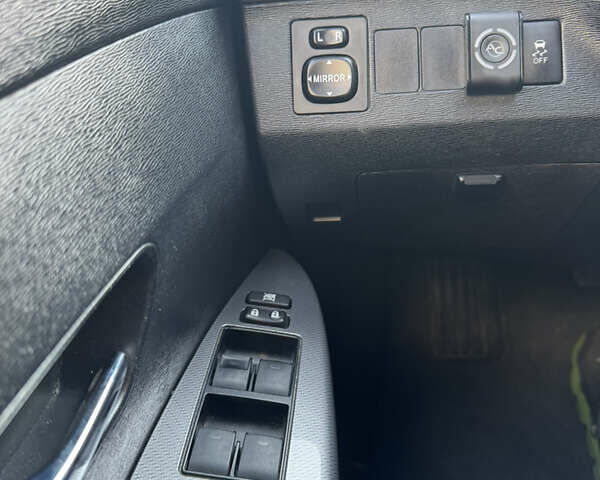 Белый Тойота Венза, объемом двигателя 2.7 л и пробегом 138 тыс. км за 15900 $, фото 8 на Automoto.ua