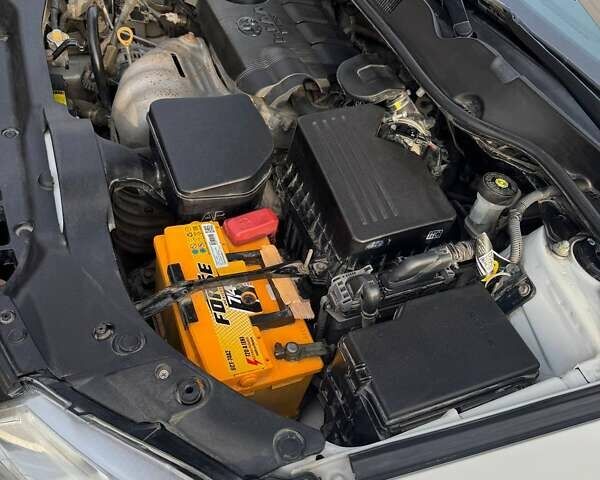 Белый Тойота Венза, объемом двигателя 2.7 л и пробегом 83 тыс. км за 15000 $, фото 2 на Automoto.ua