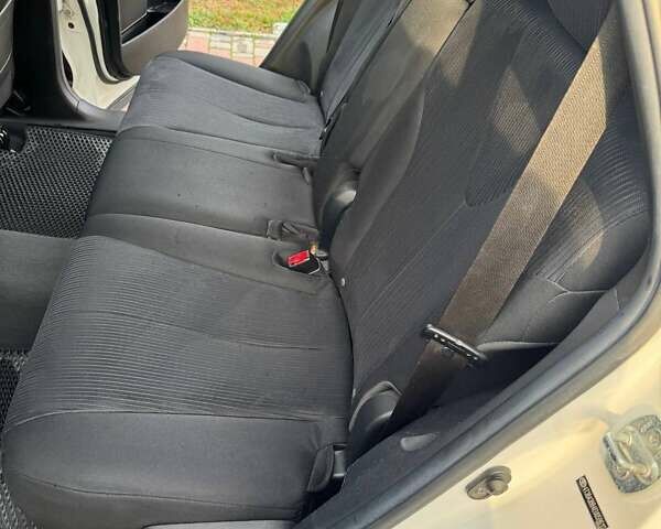 Белый Тойота Венза, объемом двигателя 2.7 л и пробегом 83 тыс. км за 15000 $, фото 5 на Automoto.ua