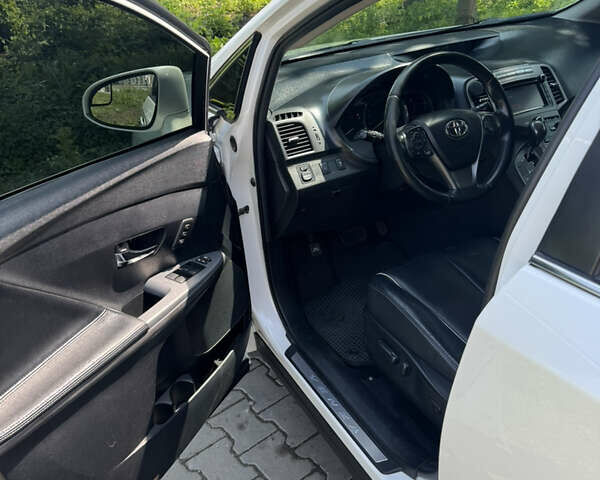 Белый Тойота Венза, объемом двигателя 2.7 л и пробегом 218 тыс. км за 17200 $, фото 24 на Automoto.ua