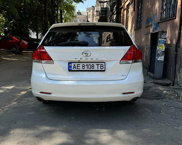 Белый Тойота Венза, объемом двигателя 3.5 л и пробегом 210 тыс. км за 19000 $, фото 1 на Automoto.ua
