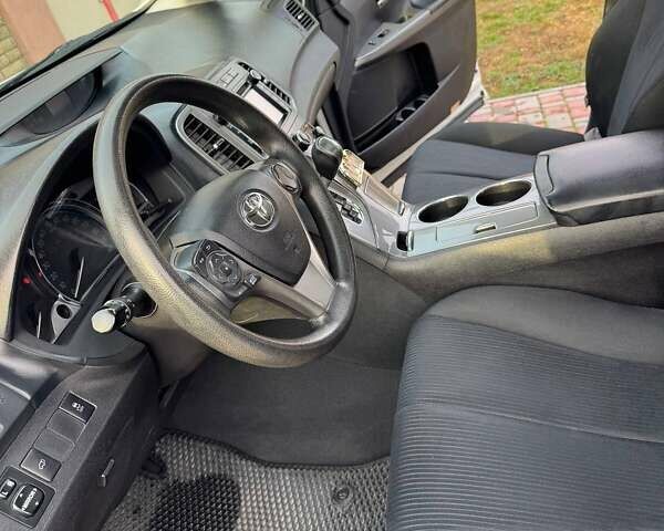 Белый Тойота Венза, объемом двигателя 2.7 л и пробегом 83 тыс. км за 15000 $, фото 9 на Automoto.ua