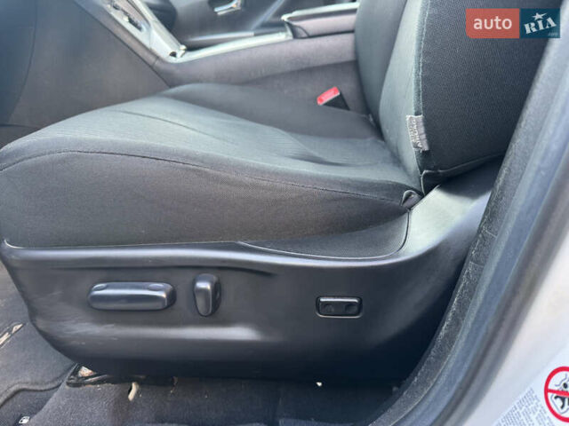 Белый Тойота Венза, объемом двигателя 2.7 л и пробегом 138 тыс. км за 15900 $, фото 9 на Automoto.ua