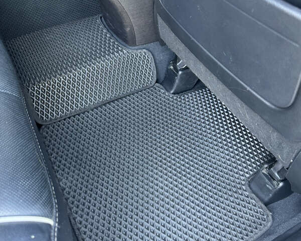 Белый Тойота Венза, объемом двигателя 2.7 л и пробегом 218 тыс. км за 17200 $, фото 22 на Automoto.ua