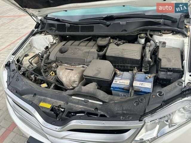Белый Тойота Венза, объемом двигателя 2.67 л и пробегом 151 тыс. км за 13898 $, фото 21 на Automoto.ua