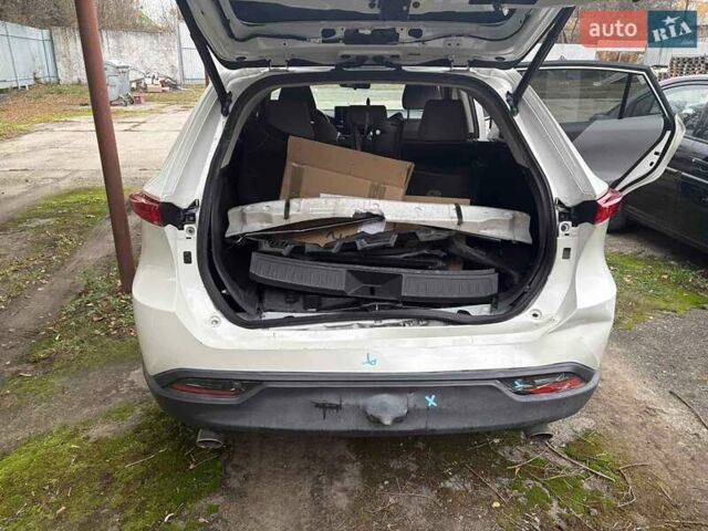 Белый Тойота Венза, объемом двигателя 2.49 л и пробегом 140 тыс. км за 19999 $, фото 2 на Automoto.ua