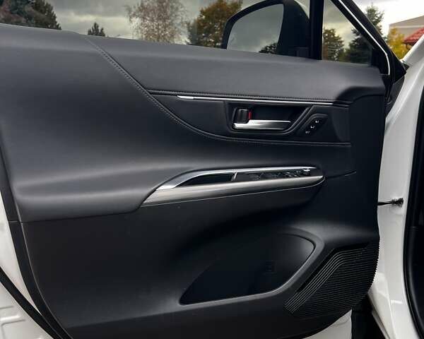 Тойота Венза 2022 в Ивано-Франковске на Automoto.ua Белый Тойота Венза, объемом двигателя 2.49 л и пробегом 77 тыс. км за 33500 $, фото 17 на Automoto.ua