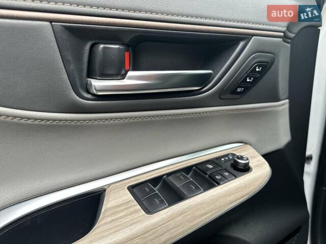 Белый Тойота Венза, объемом двигателя 2.49 л и пробегом 28 тыс. км за 34900 $, фото 10 на Automoto.ua