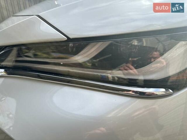 Белый Тойота Венза, объемом двигателя 2.49 л и пробегом 28 тыс. км за 34900 $, фото 3 на Automoto.ua