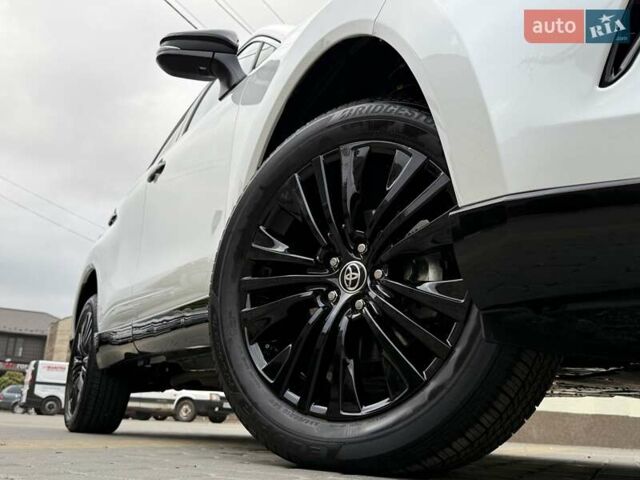 Белый Тойота Венза, объемом двигателя 2.49 л и пробегом 9 тыс. км за 36800 $, фото 13 на Automoto.ua