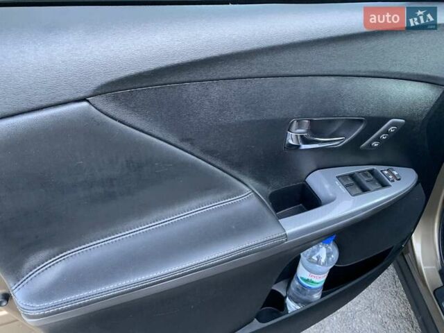 Бежевый Тойота Венза, объемом двигателя 2.7 л и пробегом 180 тыс. км за 15700 $, фото 15 на Automoto.ua