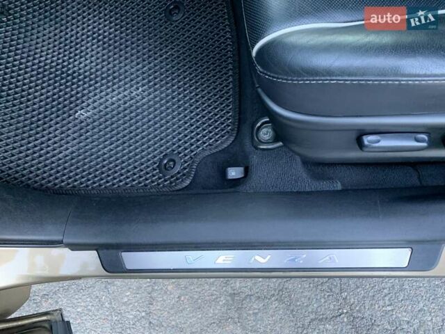 Бежевый Тойота Венза, объемом двигателя 2.7 л и пробегом 180 тыс. км за 15700 $, фото 18 на Automoto.ua