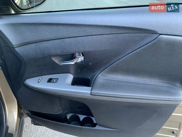 Бежевый Тойота Венза, объемом двигателя 2.7 л и пробегом 180 тыс. км за 15700 $, фото 25 на Automoto.ua