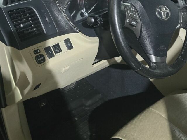 Чорний Тойота Венза, об'ємом двигуна 2.7 л та пробігом 205 тис. км за 12000 $, фото 7 на Automoto.ua