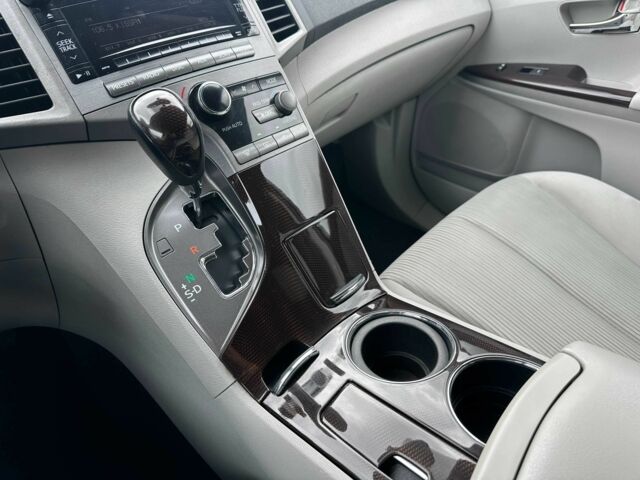 Чорний Тойота Венза, об'ємом двигуна 2.7 л та пробігом 267 тис. км за 11300 $, фото 13 на Automoto.ua