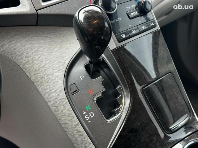 Чорний Тойота Венза, об'ємом двигуна 2.7 л та пробігом 155 тис. км за 14480 $, фото 12 на Automoto.ua