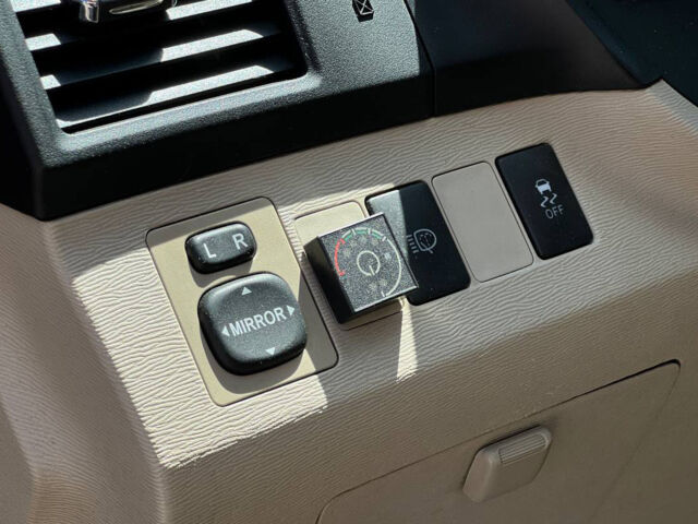 Червоний Тойота Венза, об'ємом двигуна 2.7 л та пробігом 135 тис. км за 16990 $, фото 11 на Automoto.ua