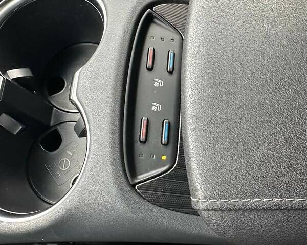 Тойота Венза 2021 в Киеве на Automoto.ua Красный Тойота Венза, объемом двигателя 2.49 л и пробегом 19 тыс. км за 34000 $, фото 39 на Automoto.ua