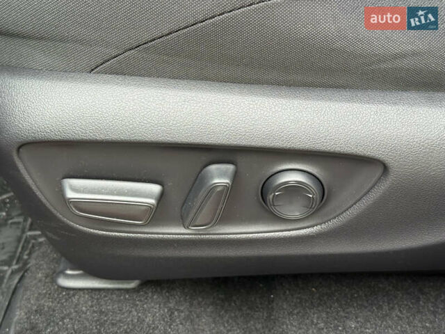 Тойота Венза 2022 в Киеве на Automoto.ua Красный Тойота Венза, объемом двигателя 2.49 л и пробегом 68 тыс. км за 29999 $, фото 35 на Automoto.ua