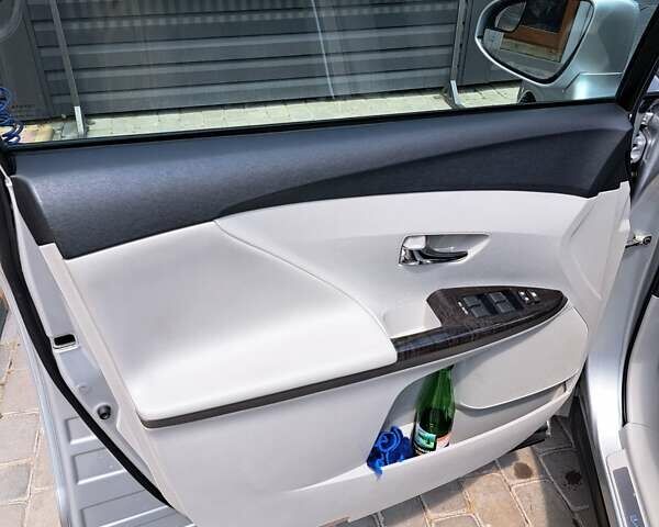 Тойота Венза, объемом двигателя 3.5 л и пробегом 106 тыс. км за 17500 $, фото 4 на Automoto.ua