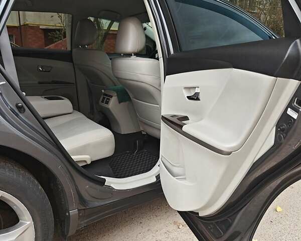 Серый Тойота Венза, объемом двигателя 3.5 л и пробегом 138 тыс. км за 12500 $, фото 7 на Automoto.ua