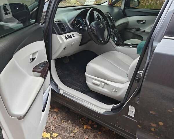 Серый Тойота Венза, объемом двигателя 3.5 л и пробегом 138 тыс. км за 12500 $, фото 3 на Automoto.ua