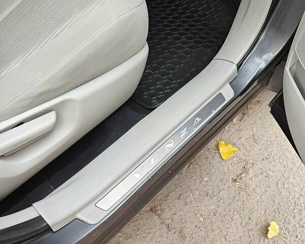 Серый Тойота Венза, объемом двигателя 3.5 л и пробегом 138 тыс. км за 12500 $, фото 5 на Automoto.ua