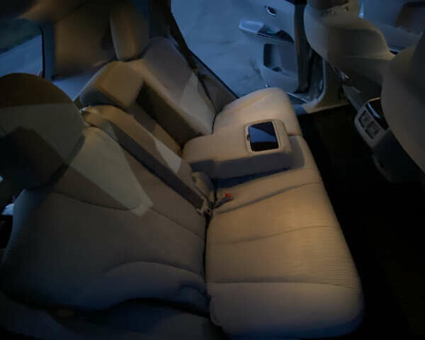 Серый Тойота Венза, объемом двигателя 2.7 л и пробегом 220 тыс. км за 14000 $, фото 17 на Automoto.ua