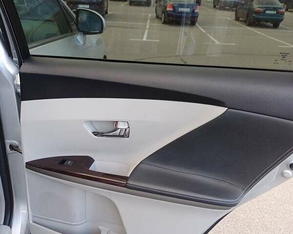 Серый Тойота Венза, объемом двигателя 2.7 л и пробегом 200 тыс. км за 13000 $, фото 15 на Automoto.ua