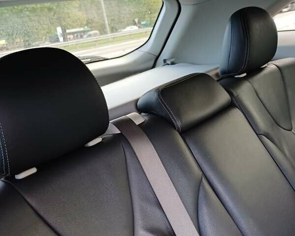 Серый Тойота Венза, объемом двигателя 2.7 л и пробегом 200 тыс. км за 13000 $, фото 14 на Automoto.ua