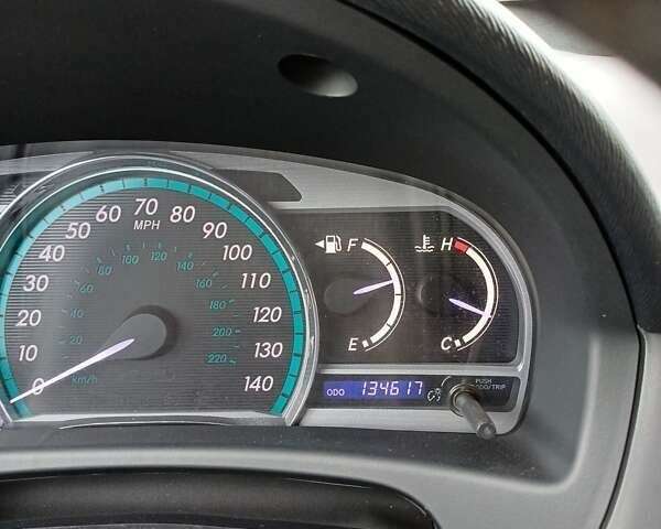 Серый Тойота Венза, объемом двигателя 2.7 л и пробегом 200 тыс. км за 13000 $, фото 2 на Automoto.ua