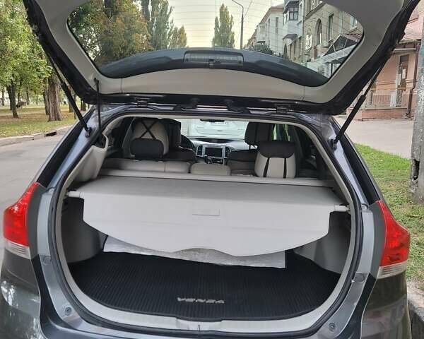 Серый Тойота Венза, объемом двигателя 2.72 л и пробегом 120 тыс. км за 14300 $, фото 4 на Automoto.ua