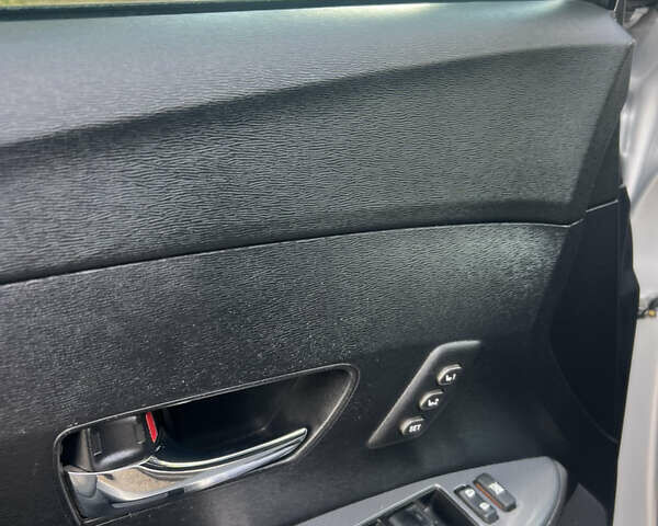 Серый Тойота Венза, объемом двигателя 2.7 л и пробегом 194 тыс. км за 17500 $, фото 11 на Automoto.ua